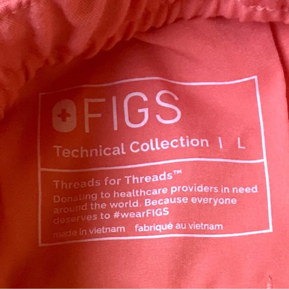 Figs Scrub Pants in Coral Size Large